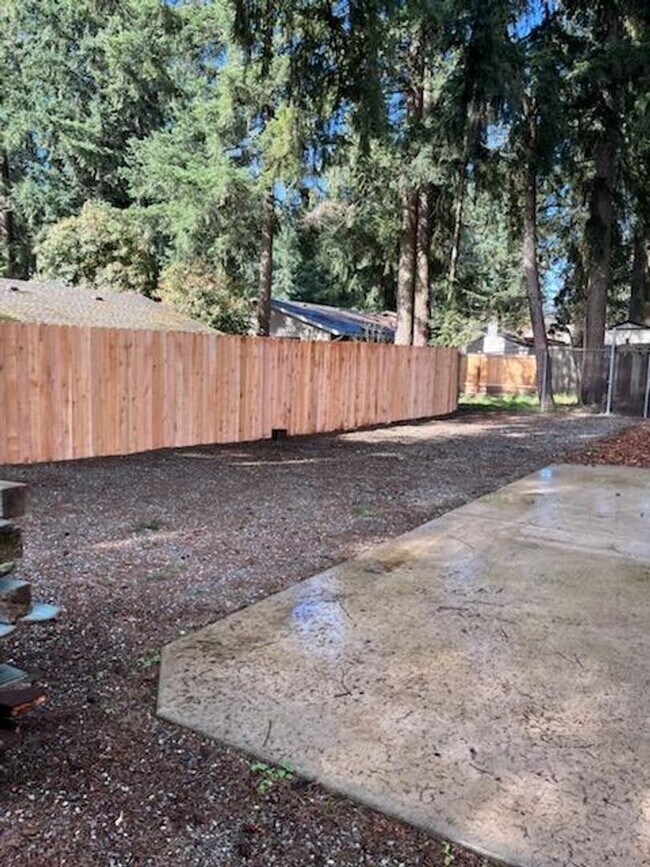 Building Photo - Updated 3 bedroom, 1.75 bath rambler in Covington