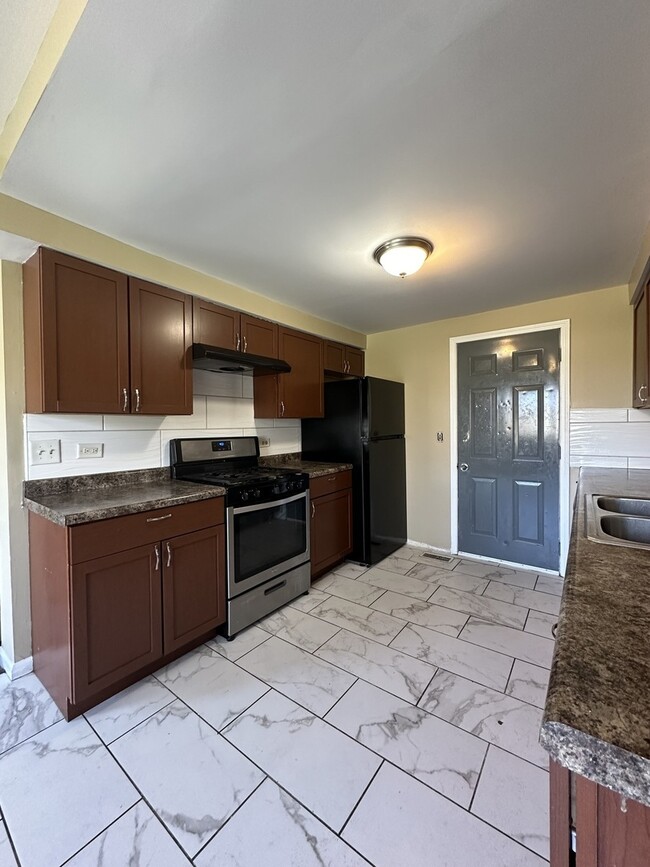 Building Photo - 2152 Mallard Ln