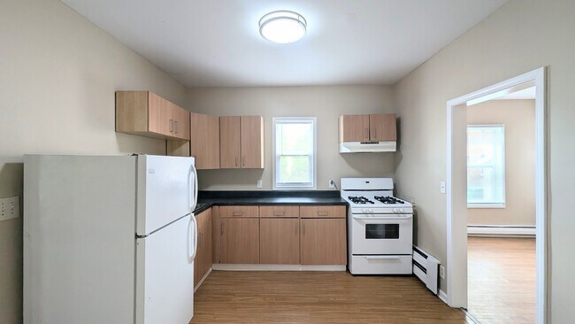 Building Photo - 837 N Broadway St