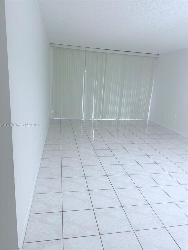 Building Photo - 10835 SW 112th Ave