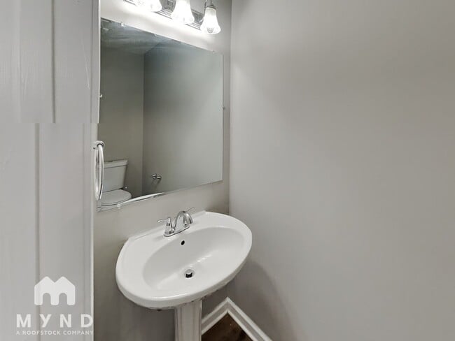 Building Photo - 5757 Strathmoor Manor Cir