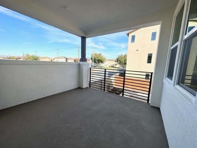 Building Photo - 6480 Rosebay Ct