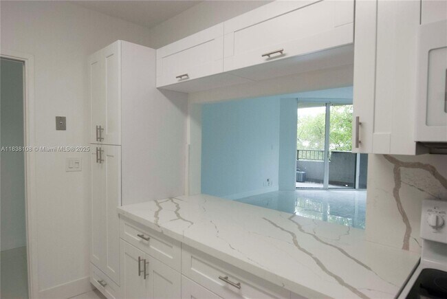 Building Photo - 141 Crandon Blvd