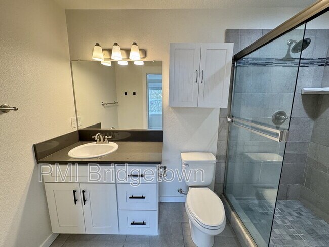 Building Photo - 8804 N Edison St