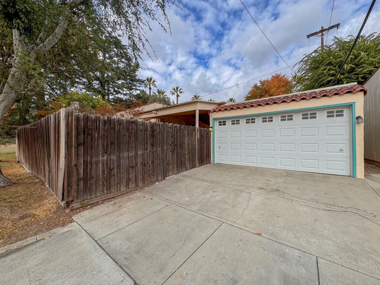 Building Photo - 2350 Marengo Ave