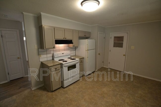 Building Photo - 209 Cypress Dr