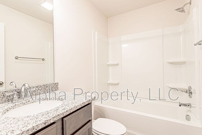 Building Photo - 147 Clingstone Trl
