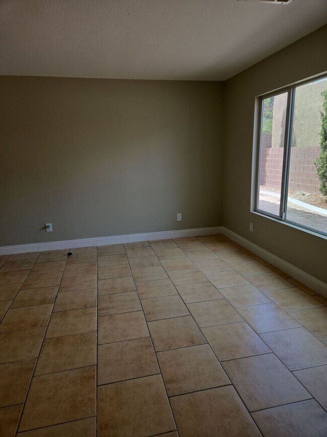 Building Photo - A Fabulous 4 Bedroom Home in Peccole Ranch