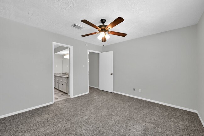 Building Photo - 23814 English Oak Dr