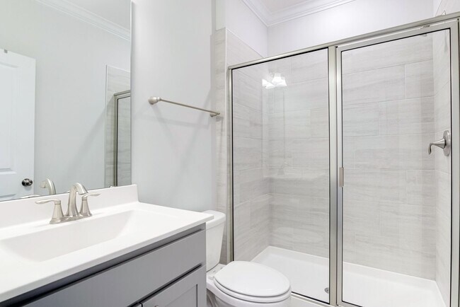 Building Photo - Light & Bright 4BR 3BA house in Tryon, Wak...