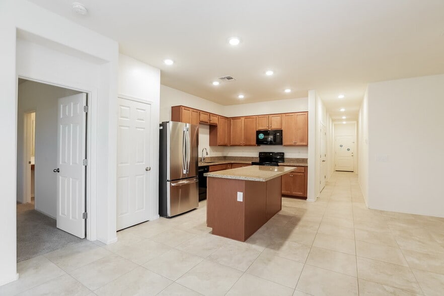 Building Photo - 4086 W Winston Dr