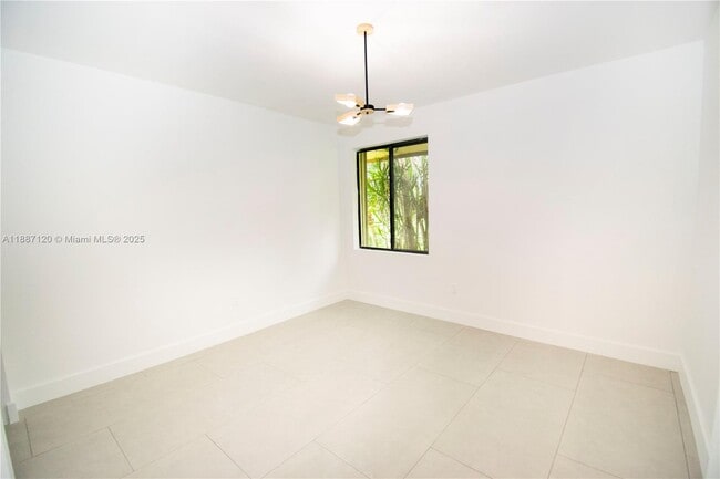 Building Photo - 8173 Silver Palm Ct