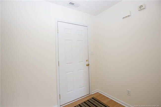 Building Photo - 106 Harvest Ln