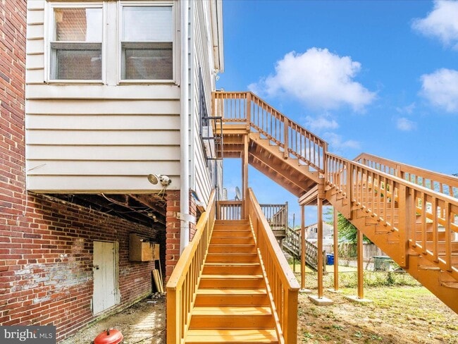 Rear Unit Stairs - 4215 Dix St NE