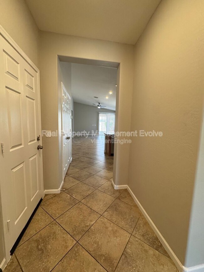 Building Photo - 13014 W Lamar Rd