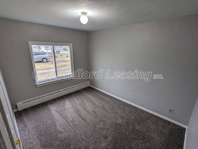 Building Photo - Spacious 3-Bedroom Home with 2-Car Garage ...