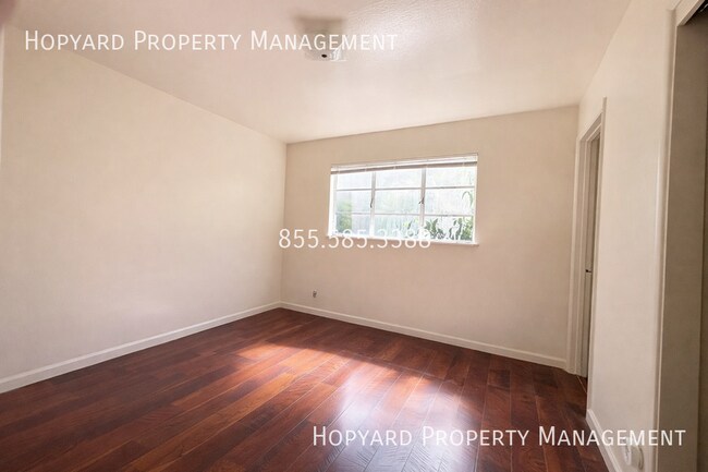 Building Photo - 2146 Sacramento St