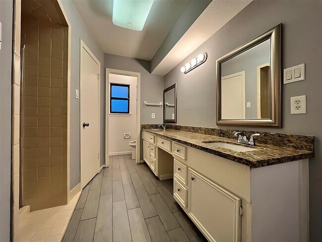 Building Photo - 7918 Midland Forest Dr