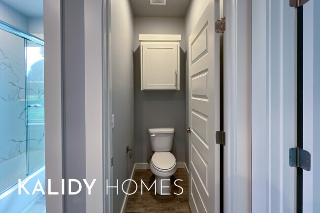 Building Photo - 12624 E Hefner Rd