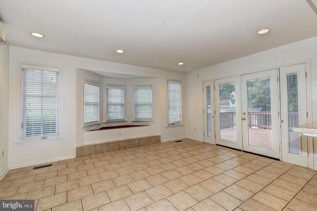 Building Photo - 6263 Woodcrest Dr