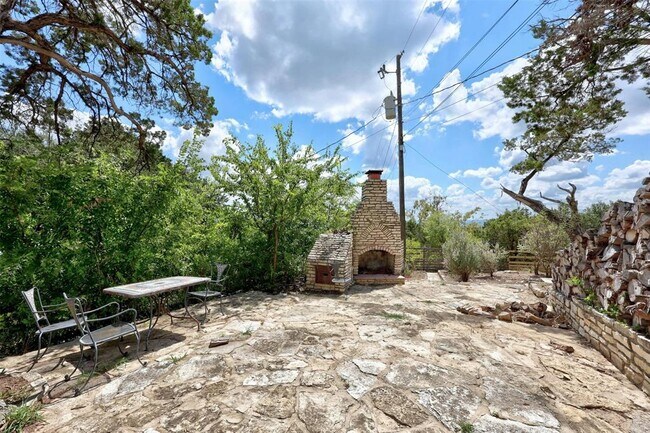 Building Photo - 8517 Grandview Dr