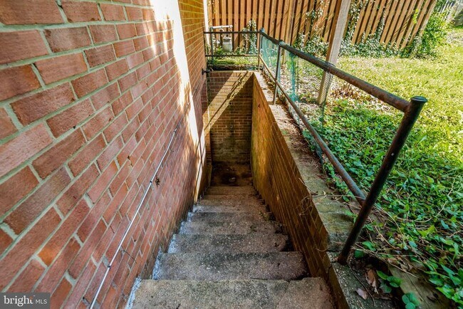 Building Photo - 8916 Braeburn Dr
