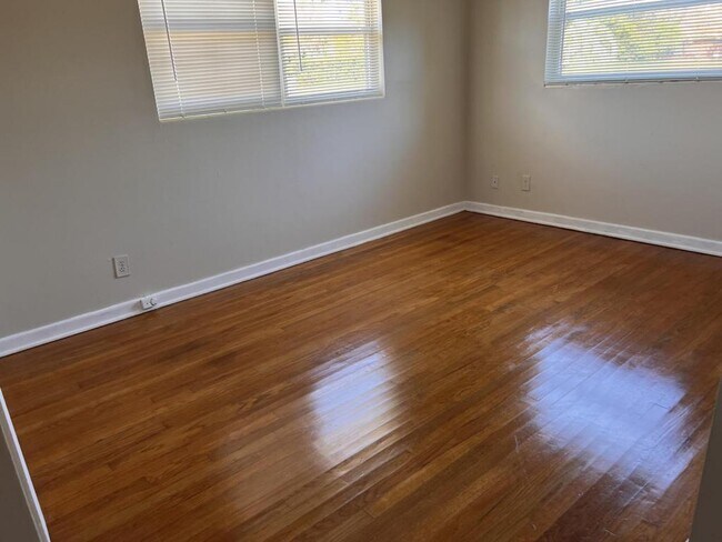 Building Photo - 2527 Emily Ln