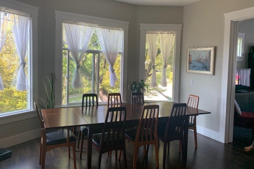 Building Photo - 1803 S Weller St