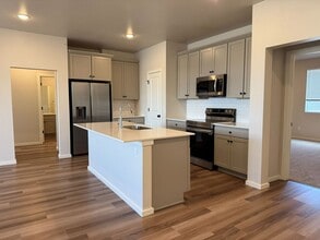 Building Photo - Beautiful Home in Windsor with Internet Included!