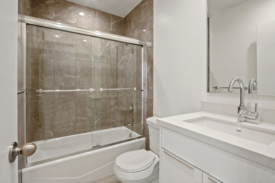 Building Photo - 1451 Franklin St