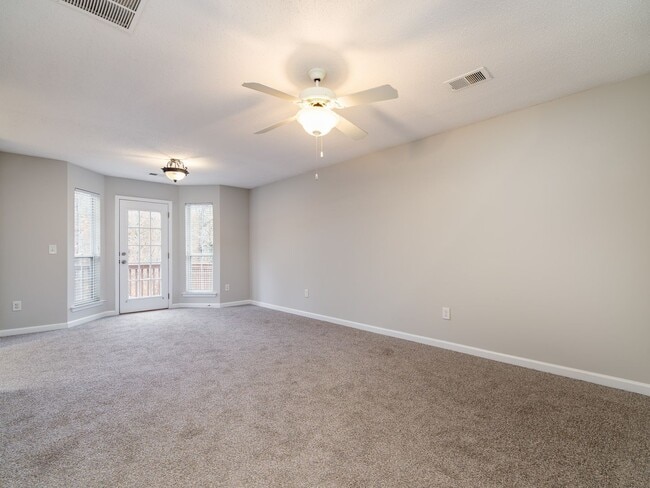 Building Photo - 2 Bedroom 2 Bath Townhome with Unfinished Basement