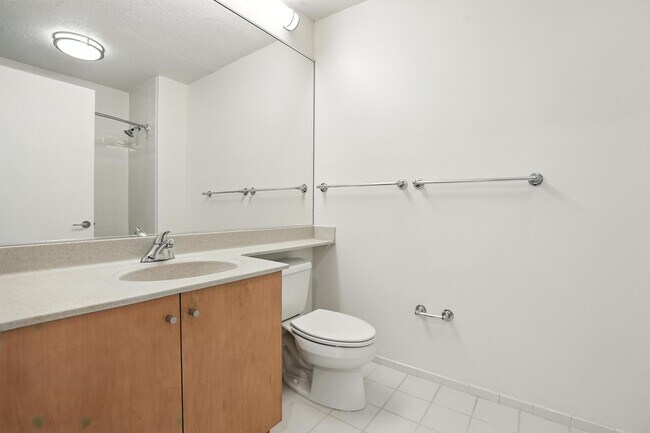 Building Photo - 555 N Kingsbury St