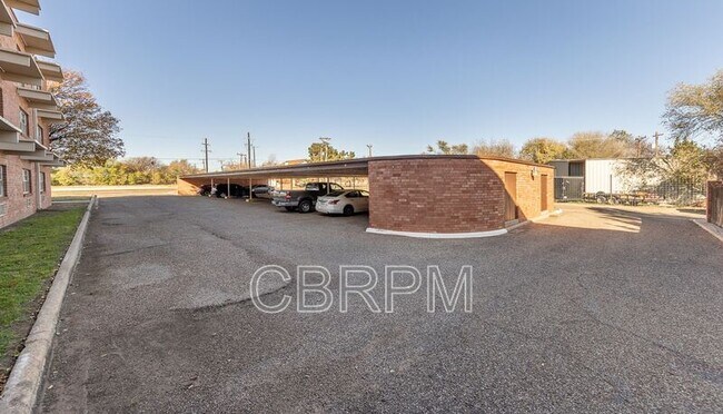 Building Photo - 2601 York Ave