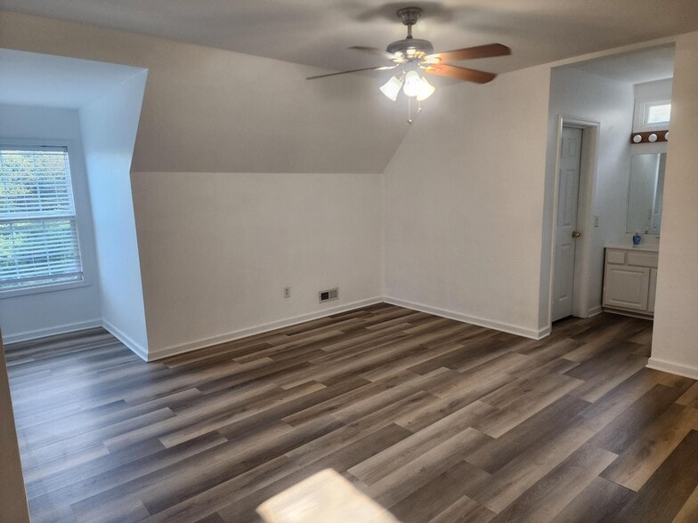 Building Photo - 10837 Woody Dr