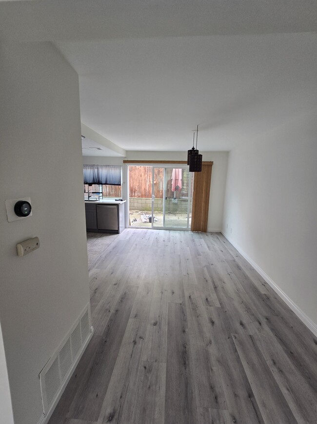 Building Photo - 1025 Junipero Dr