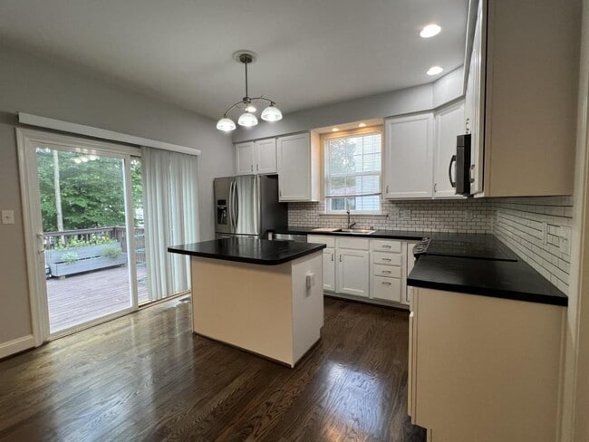 Building Photo - 3507 Spring Rd