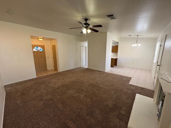 Building Photo - NW Visalia home available in a great neighborhood! available soon