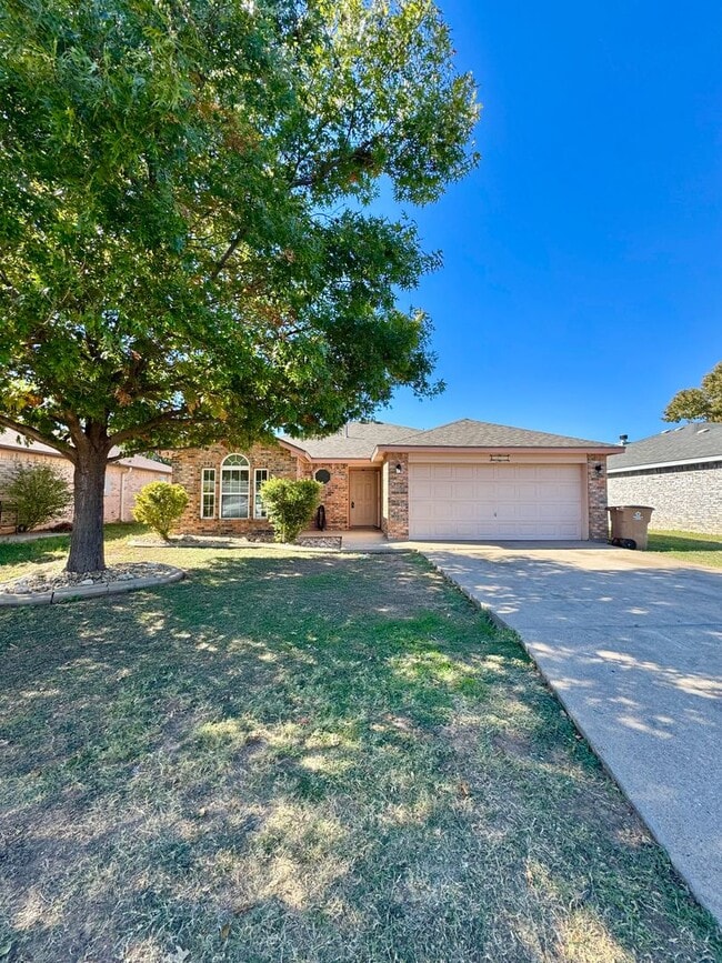 Building Photo - NOW AVAILABLE - 3 Bedroom Home in the PaulAnn Neighborhood!