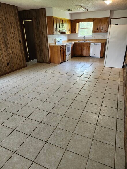 Open concept - 6724 Chipewa St
