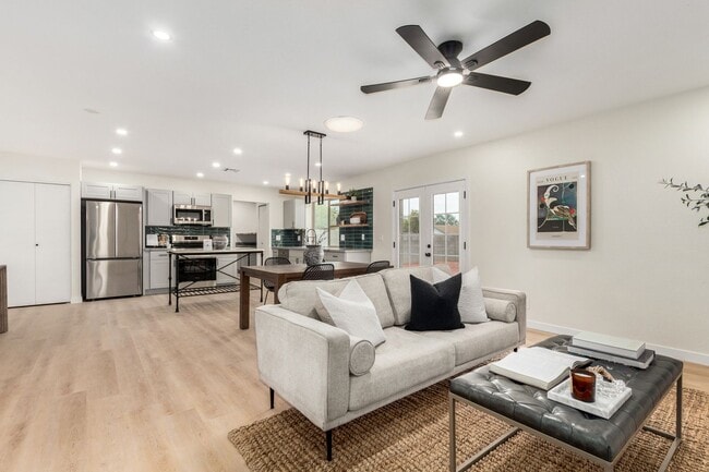 Building Photo - Fully Remodeled 4-Bedroom Home in Prime Gi...