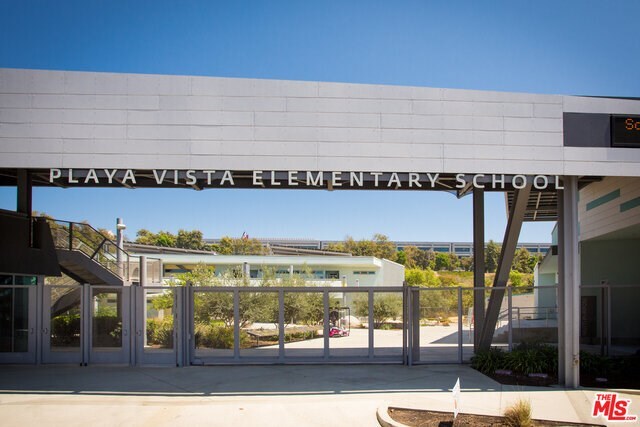 Building Photo - 6241 Crescent Park W