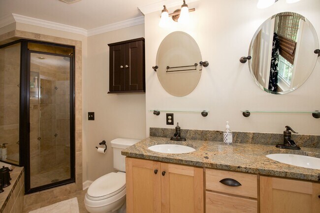 Building Photo - Stunning home in Weymouth Woods Southern P...