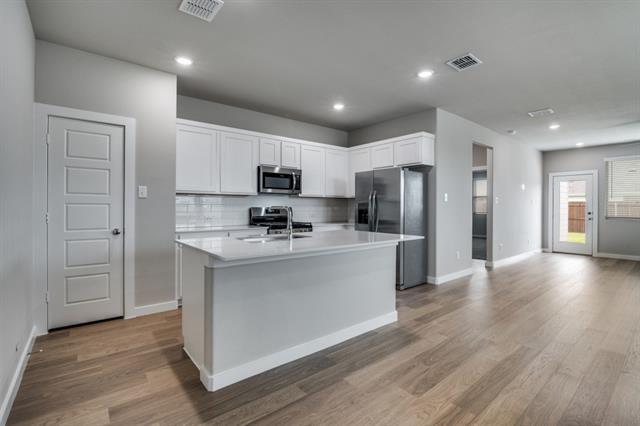 Building Photo - 907 Hazel Dr