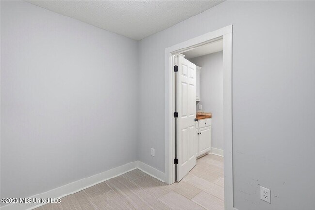 Building Photo - 117 McCree Dr