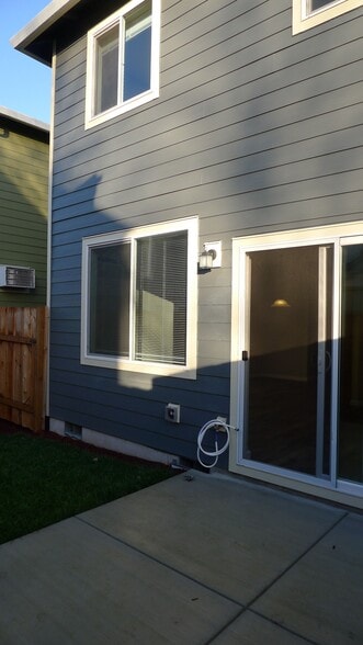 Back entry - 1138 R St