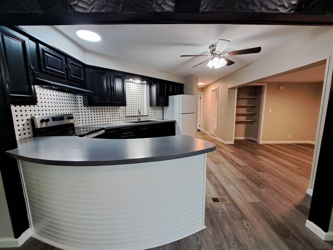 Building Photo - Nicely Renovated 3BR/2BA Mobile Home in Ba...