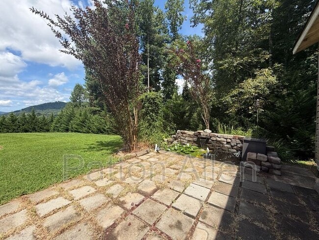 Building Photo - 1020 Hutch Mountain Rd