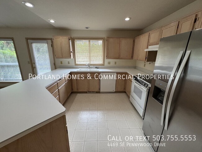 Building Photo - 4469 SE Pennywood Dr