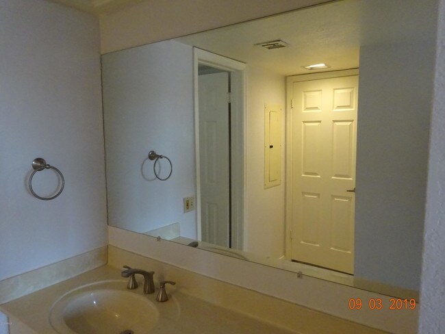 Building Photo - 10410 N Cave Creek Rd