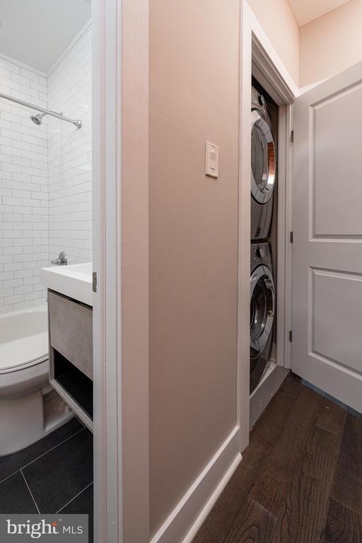 Building Photo - 1443 N Hollywood St